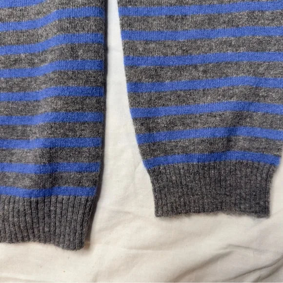 Qi cashmere crewneck striped sweater size medium NWOT
